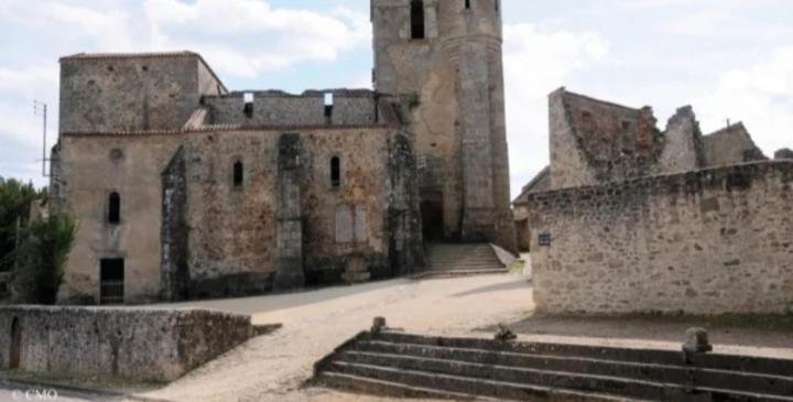 Le Pick Up 403 Vintage Hotel Oradour-sur-Glane Exterior photo
