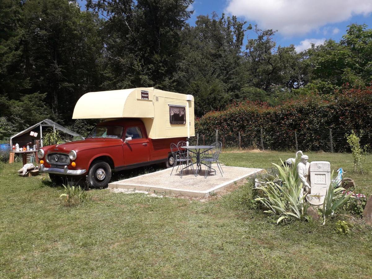 Le Pick Up 403 Vintage Hotel Oradour-sur-Glane Exterior photo