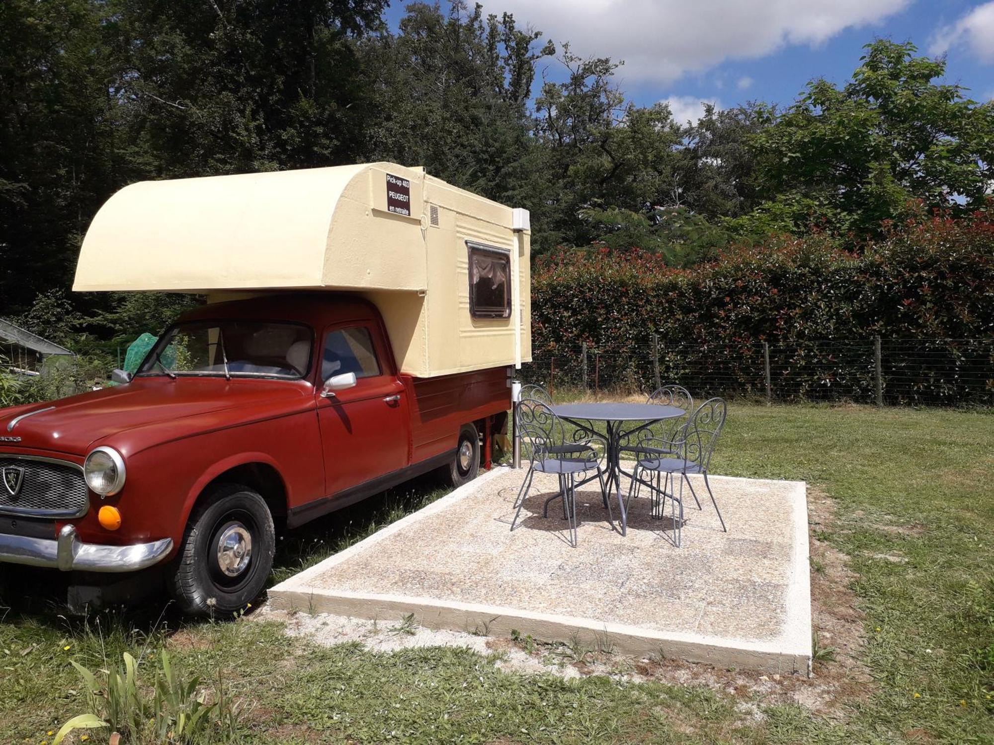 Le Pick Up 403 Vintage Hotel Oradour-sur-Glane Exterior photo