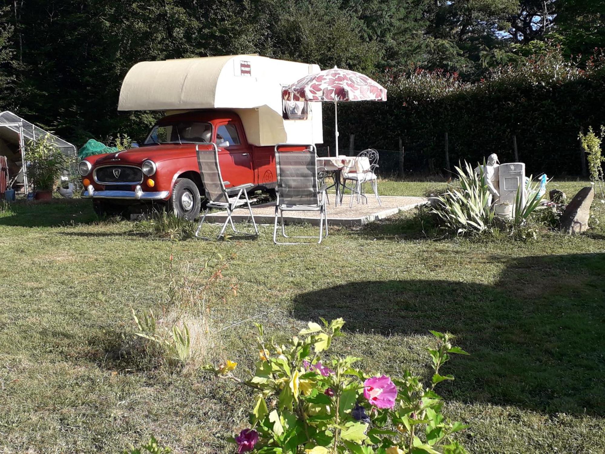 Le Pick Up 403 Vintage Hotel Oradour-sur-Glane Exterior photo